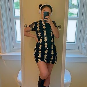 embroidered black mini dress w/ daisies | Size S